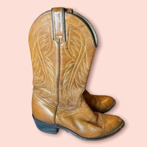 ✨ WRANGLER ✨ leather cowgirl boots - size 6